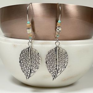 🎄Boho Silver Leaf and Green Bead Earrings - NEW